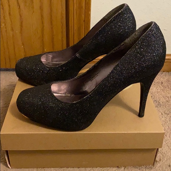 Heels - Picture 4 of 5